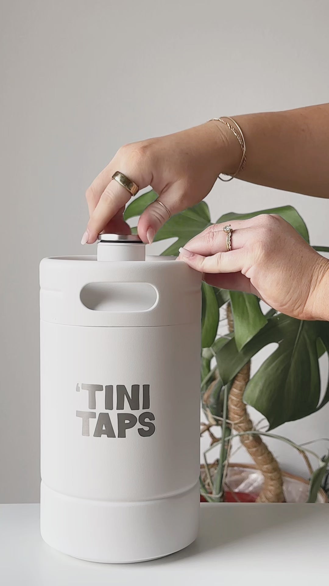 Video of step-by-step instructions for using 'Tini Taps performing each step.